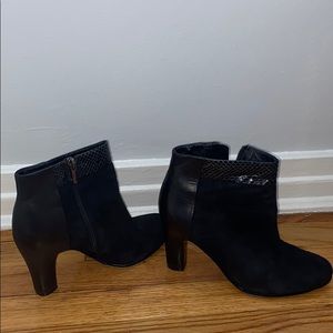 Sam Edelman Black Suede booties